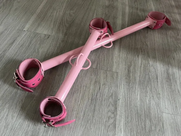 Ballisticmetal Restraints Wholesale Big Barrel Spreader Bar with Cuffs choice of leather or neoprene Ballisticmetal Restraints Wholesale Big Barrel Spreader Bar with Cuffs choice of leather or neoprene